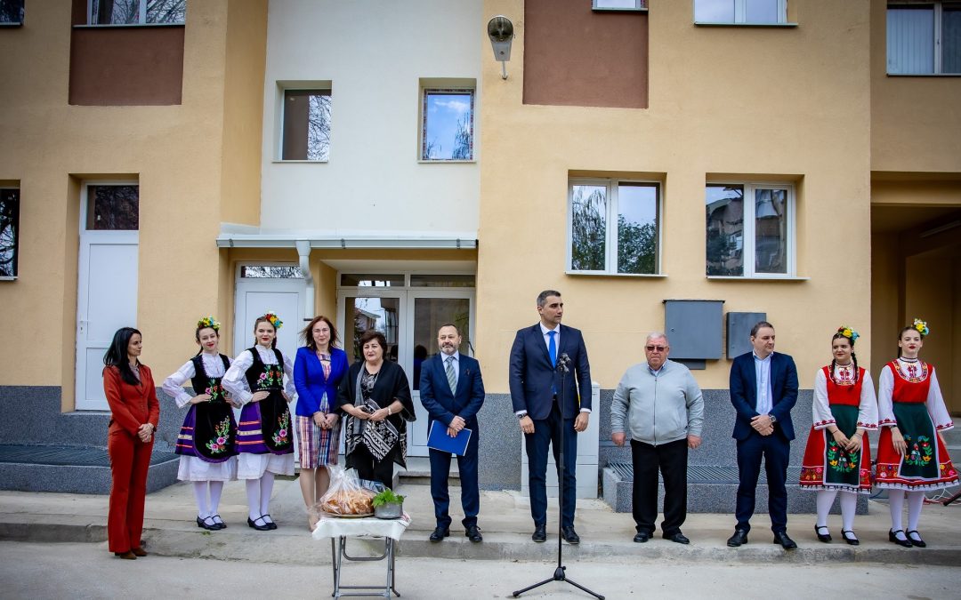 Откриха първия саниран блок по Плана за възстановяване и устойчивост в Пазарджик